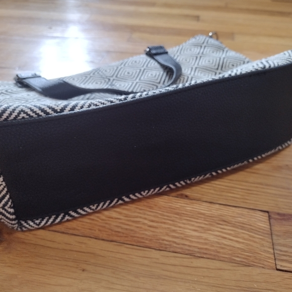 Retired Jewell By Thirty One black and white bag repeated triangle design - Picture 4 of 4